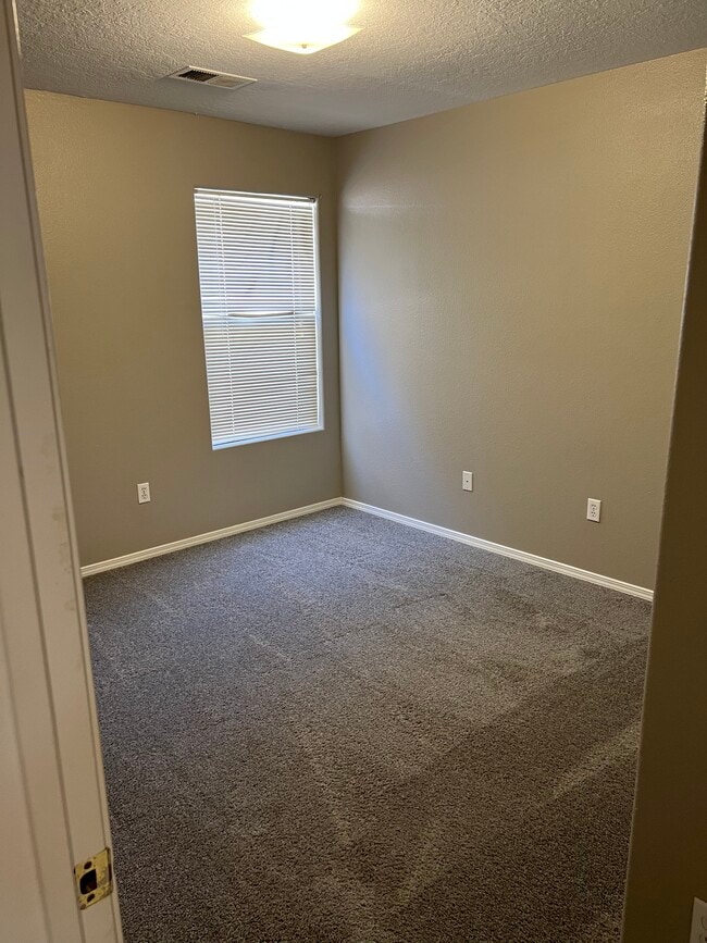 Building Photo - 2763 Butch Cassidy Dr SW
