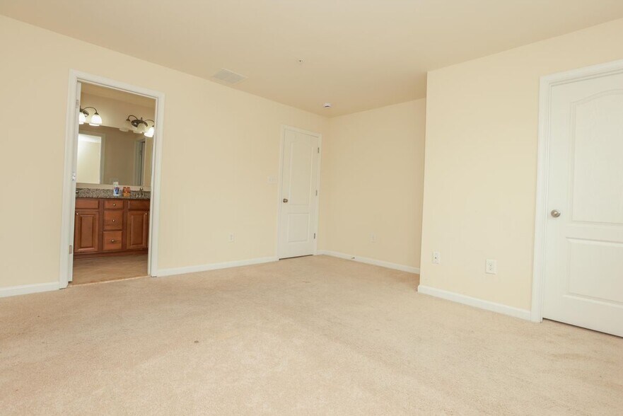 Building Photo - 7954 Blue Stream Dr