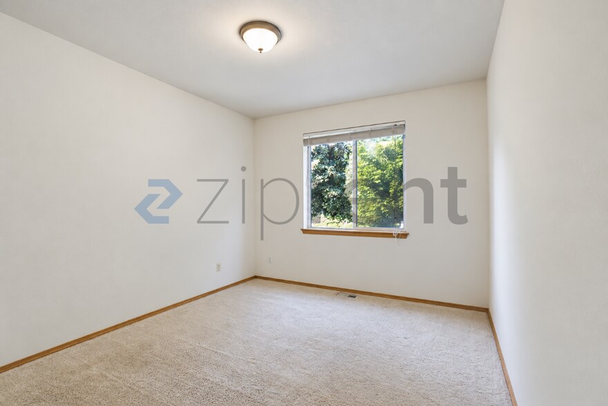 Building Photo - Unit N/A