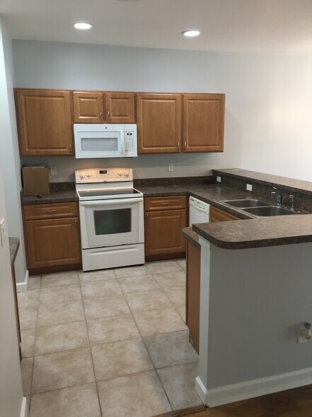 Building Photo - 2543 Creekside Dr