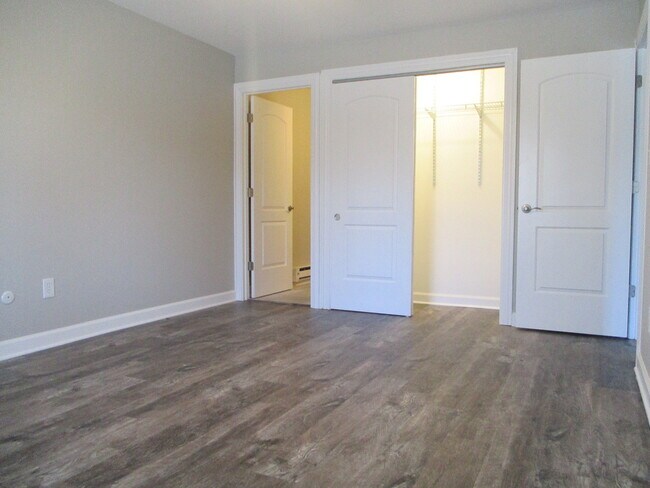 Building Photo - 580 Somerset Ln