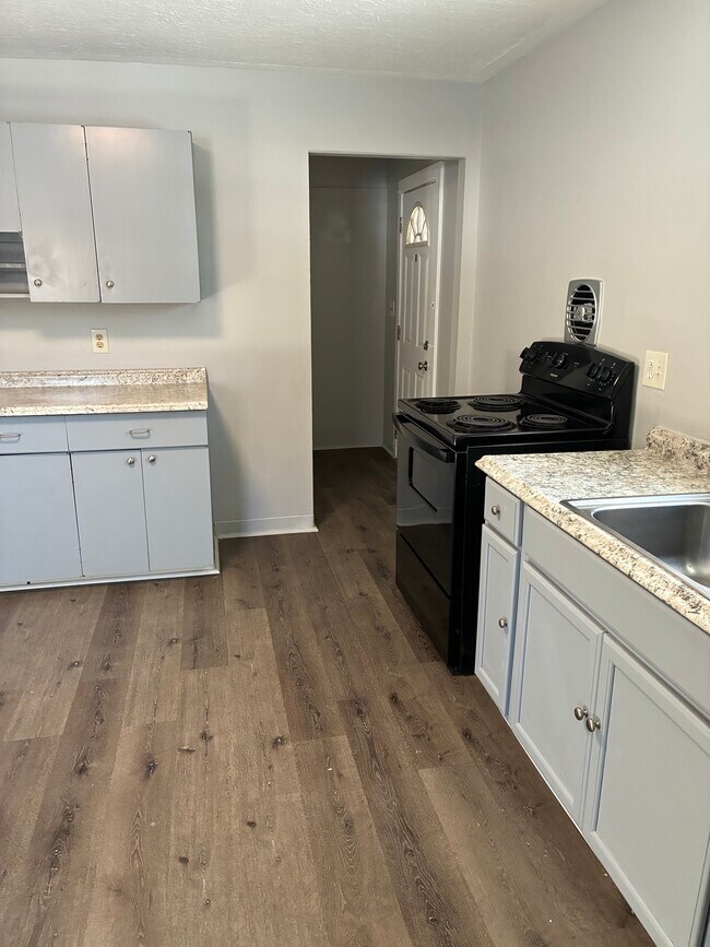 Building Photo - 1127 Mill St