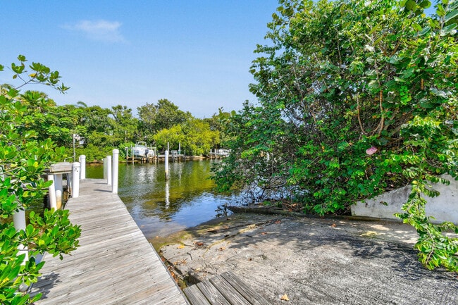 Building Photo - 324 Southwind Dr