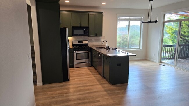 Building Photo - Spacious 3 Bedroom – Move-In Ready!