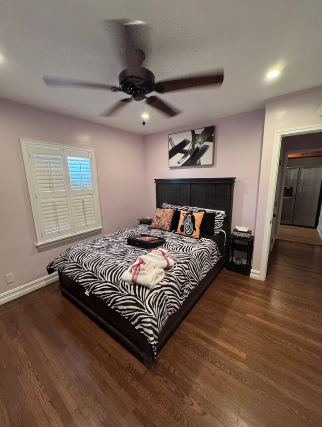 Building Photo - 6016 S Fairfax Ave