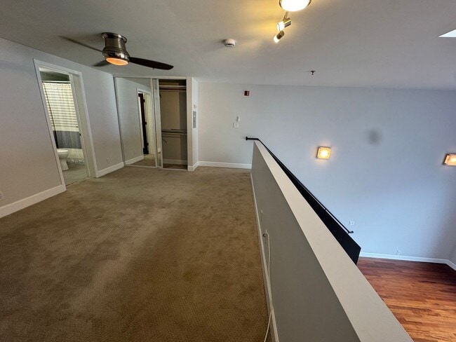 Building Photo - Recently Updated 1BD/1BATH LOFT Located By...