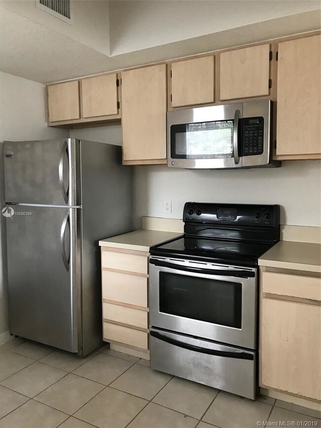 Building Photo - 761 SW 148th Ave