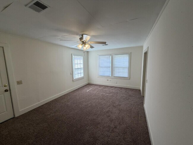 Building Photo - 602 Castle Heights Ave