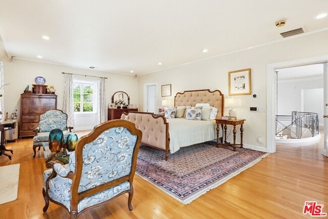 Building Photo - 516 S Rimpau Blvd