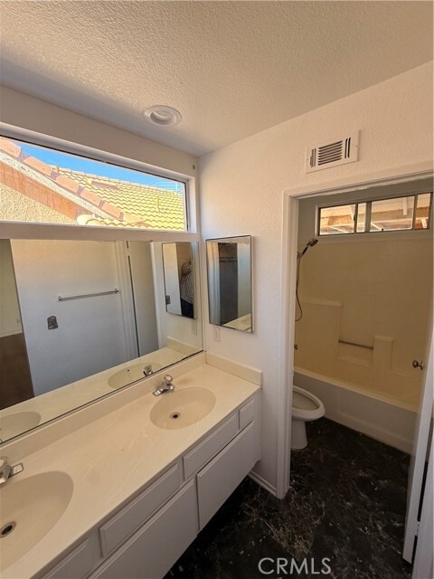 Building Photo - 10452 Zinfandel Dr