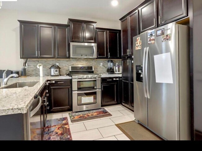 Kitchen - 24240 Nora Cir