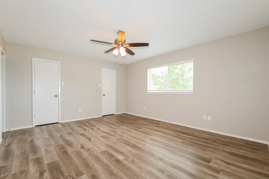 Building Photo - 1301 Southridge Dr