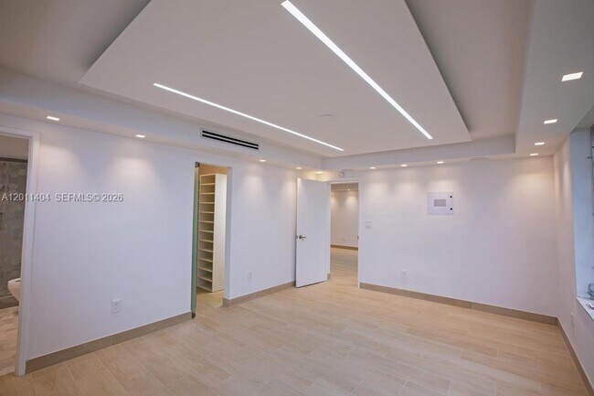 Building Photo - 1302 NE 191st St