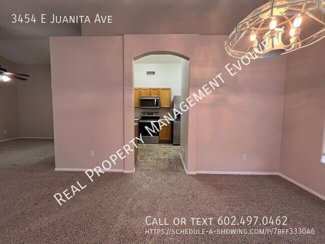 Building Photo - Lovely Gilbert Home!