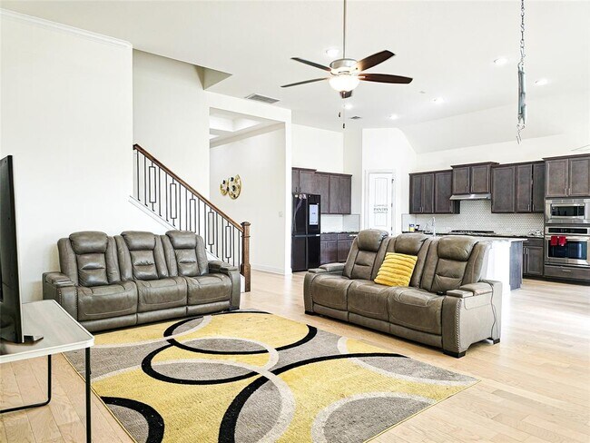 Building Photo - 813 Sunny Ridge Dr