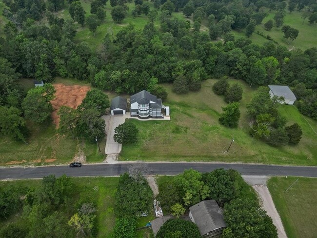 Building Photo - 401 Paradise Dr