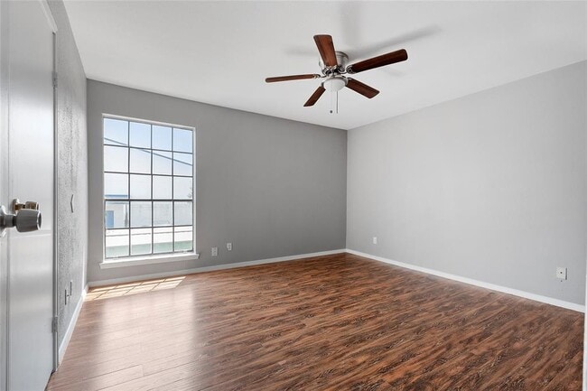 Building Photo - 12500 Sandpiper Dr