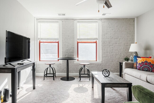 Building Photo - 615 N East St