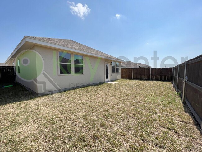 Building Photo - Beautiful Brand New  4bed/3 bath House in ...