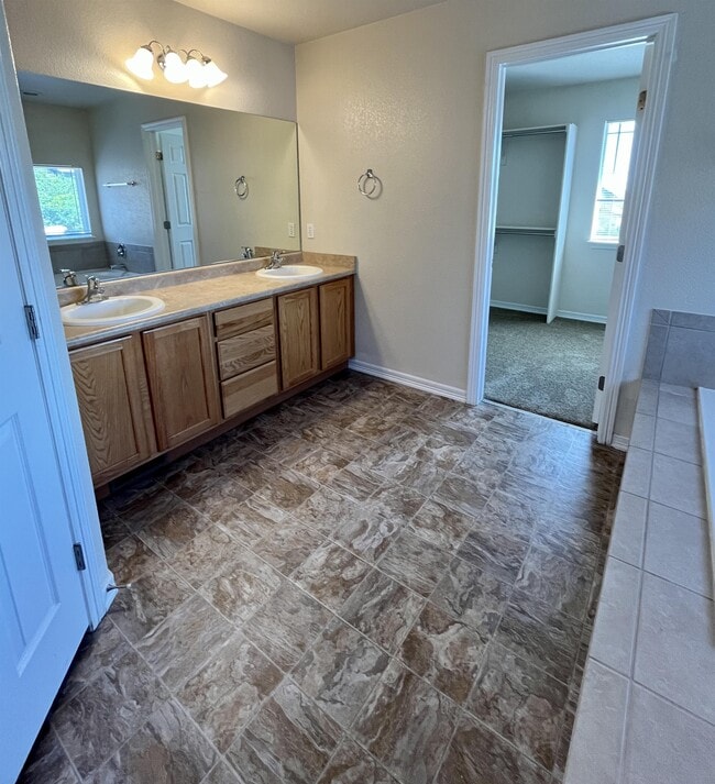 Building Photo - 7595 Fargo Dr