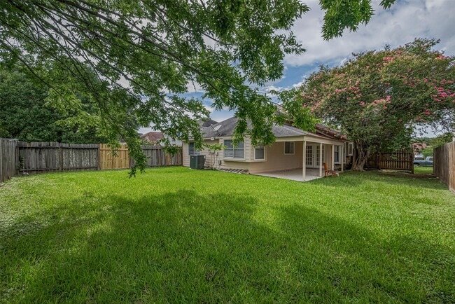 Building Photo - 15827 Beechnut St