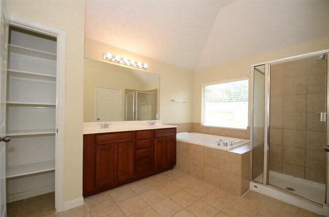 Building Photo - 23207 Dewflower Dr