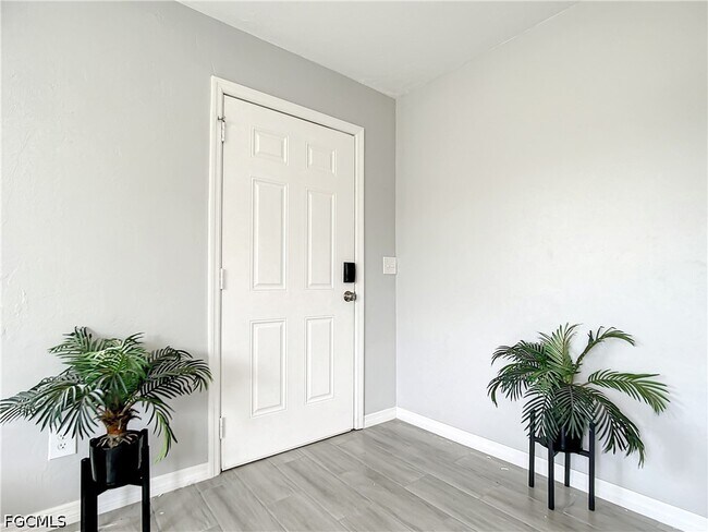 Building Photo - 5000 SW 16th Pl