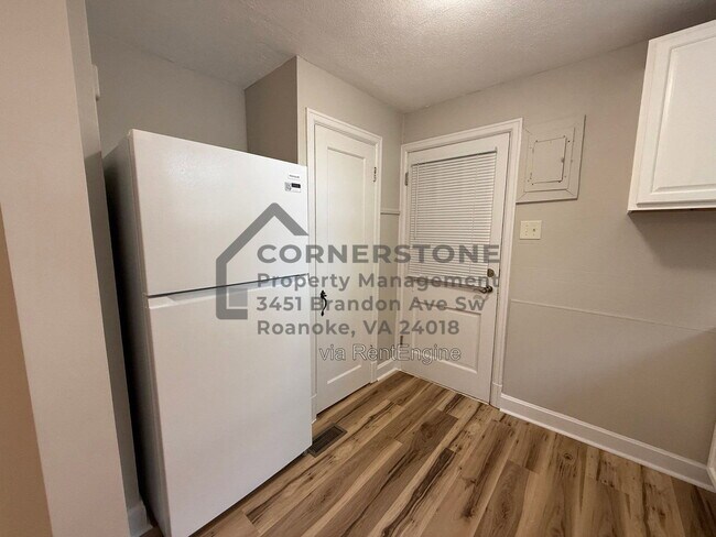 Building Photo - 353 Highland Ave SW