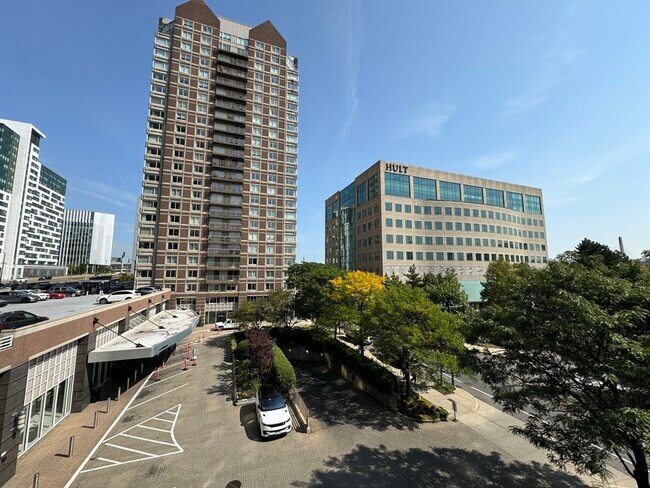 Building Photo - 8 Museum Way