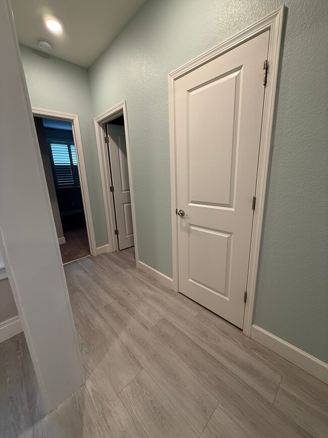 Building Photo - 2324 Henri Ln