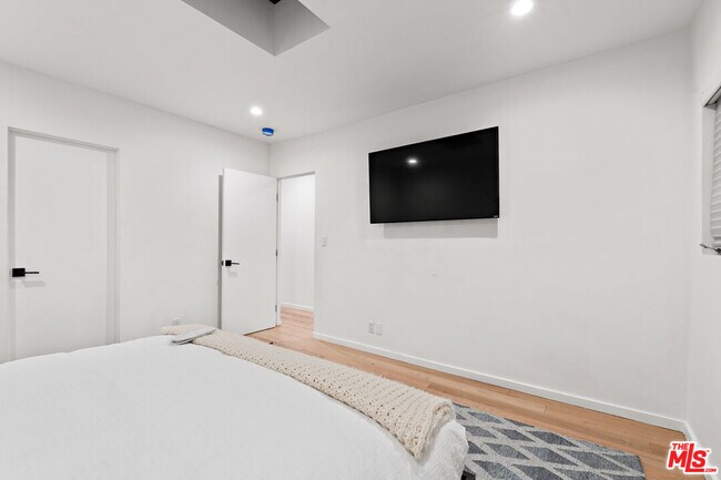 Building Photo - 10134 Angelo View Dr