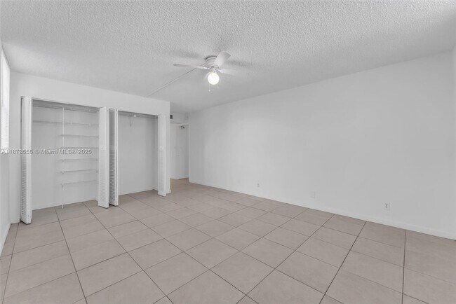 Building Photo - 3100 N Pine Island Rd