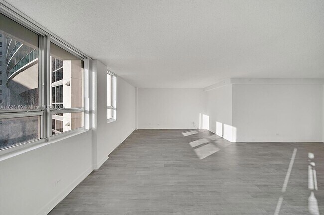 Building Photo - 1500 Bay Rd
