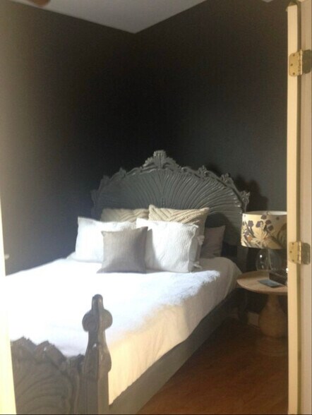 Building Photo - 530 N Oakley Blvd