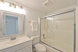 Building Photo - 2 Marigold Dr