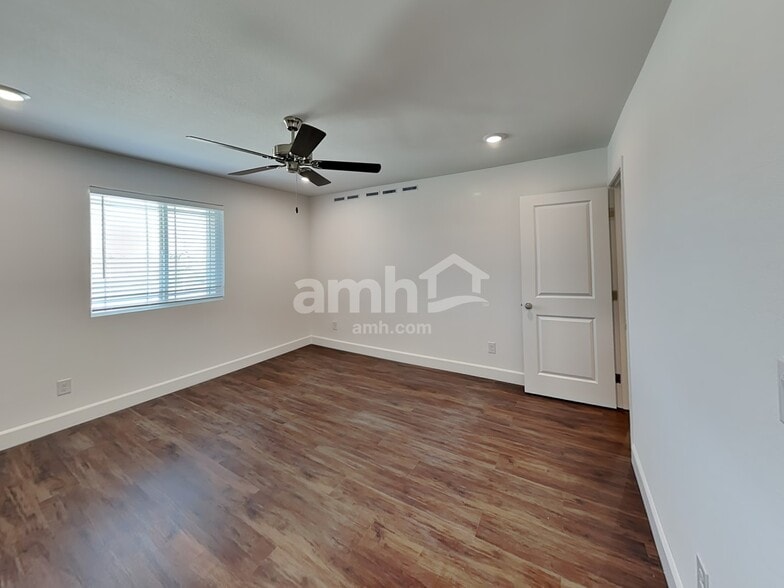 Building Photo - 8943 Carmine Cob Ave