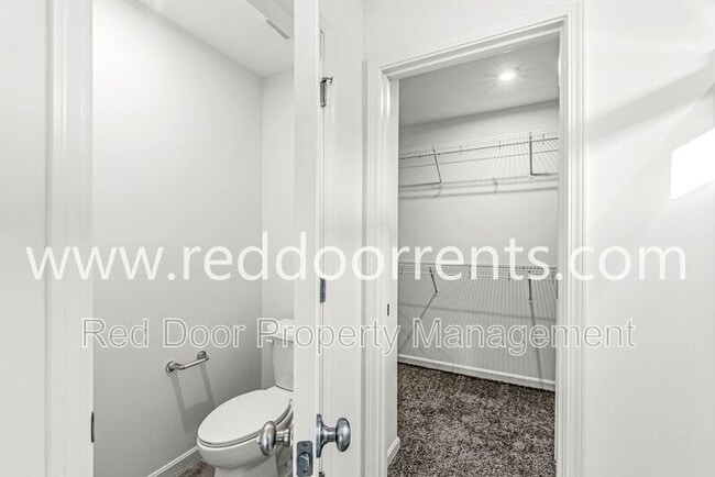 Building Photo - 6903 Oakdale Ln