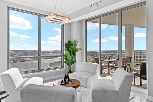 Building Photo - 449 S 12th St