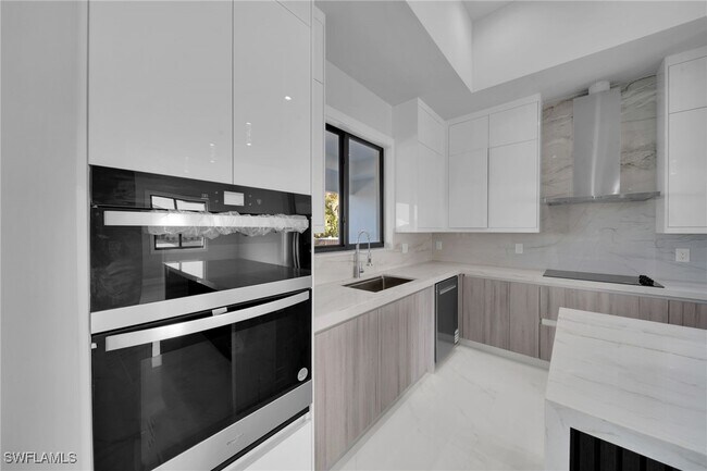 Building Photo - 436 NW 38th Ave