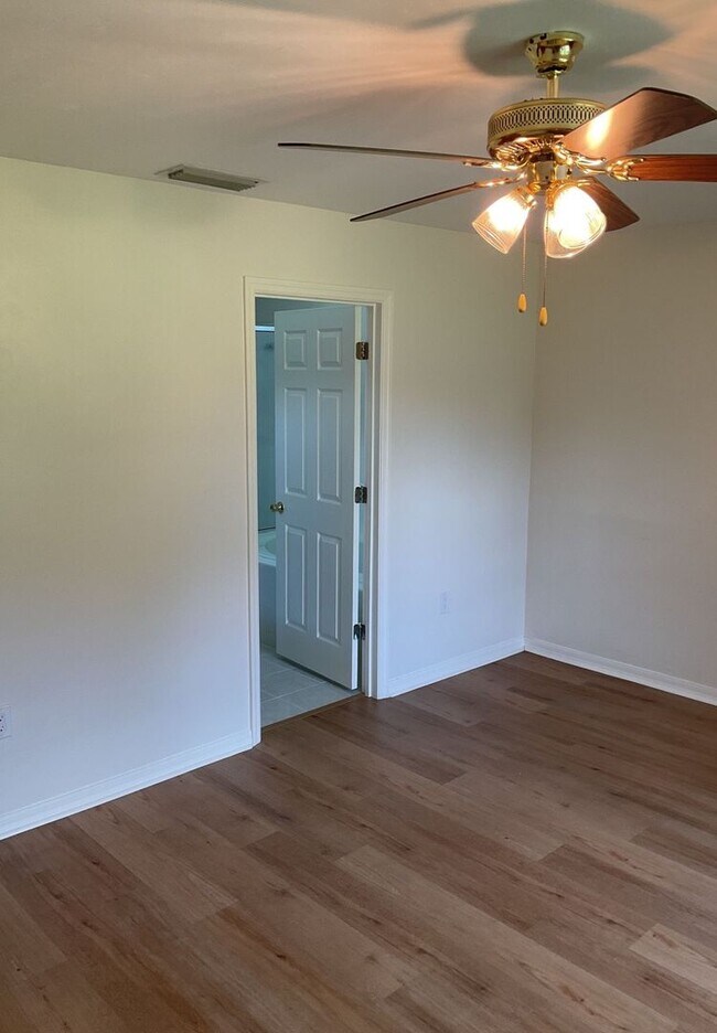 Building Photo - Spacious 3/2 in Eagle Point