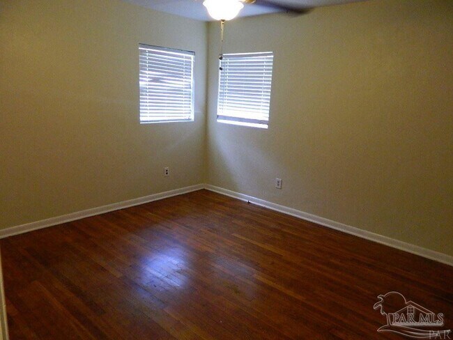 Building Photo - 212 Charleston Dr