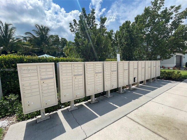 Building Photo - 8951 Madrid Cir