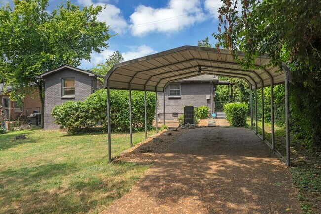Building Photo - "Charming 3-Bedroom Haven with Gleaming Hardwood Floors in Vibrant Nashville Neighborhood!"