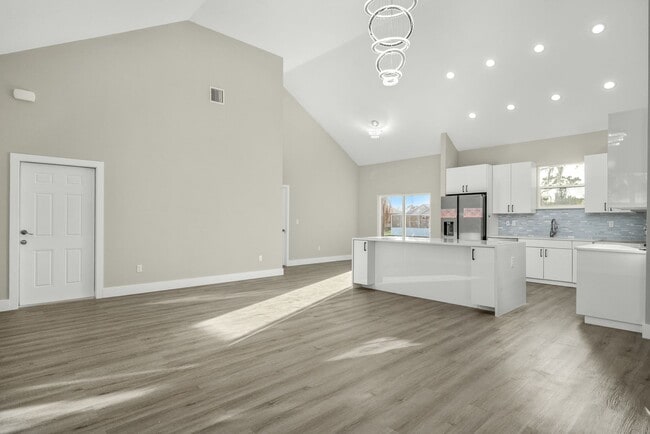 Building Photo - 3 Bedroom Home Located In The Sun N Lake Golf Community