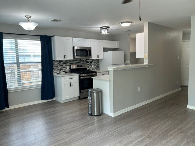 Building Photo - 1112 Christopher Ave