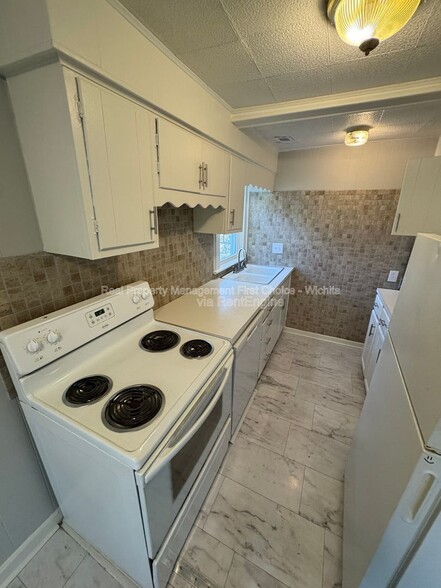 Building Photo - 328 N Volutsia