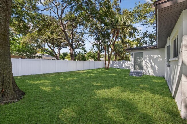 Building Photo - 2710 Boca Ciega Dr N