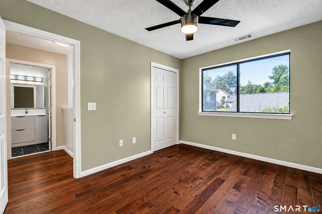 Building Photo - 6 Wild Rose Ct