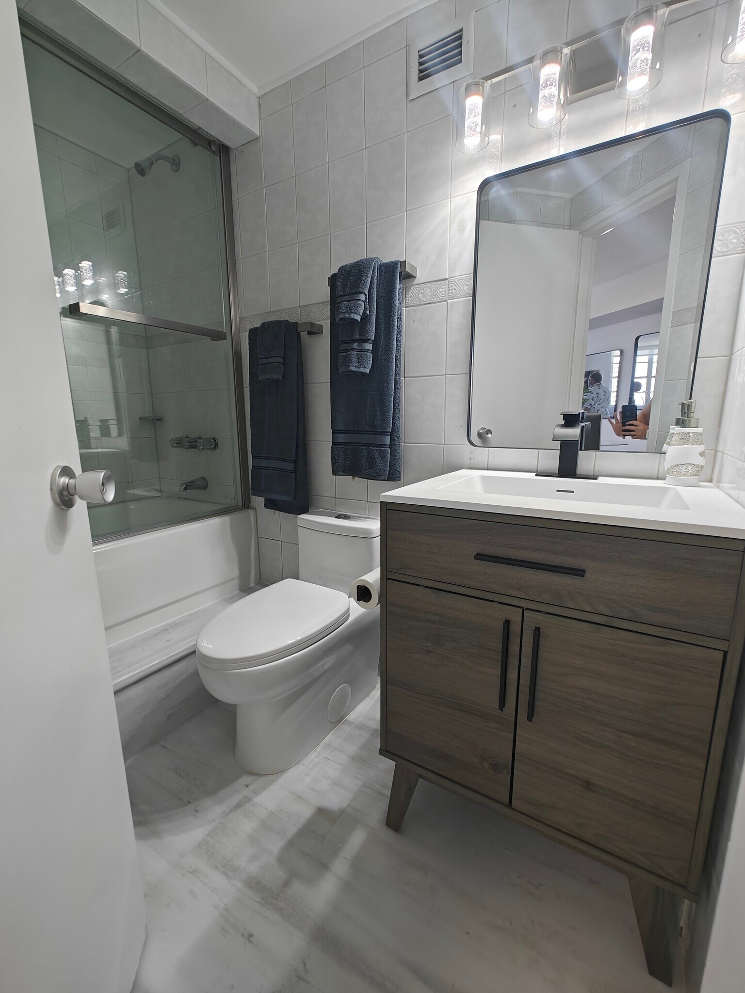 Building Photo - 801 Brickell Bay Dr