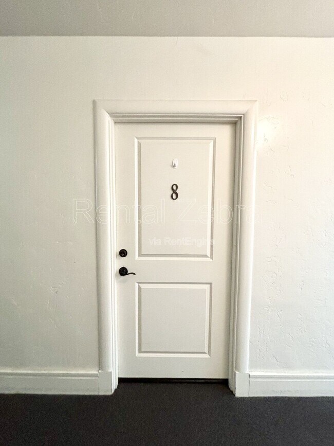 Primary Photo - 317 W Main St